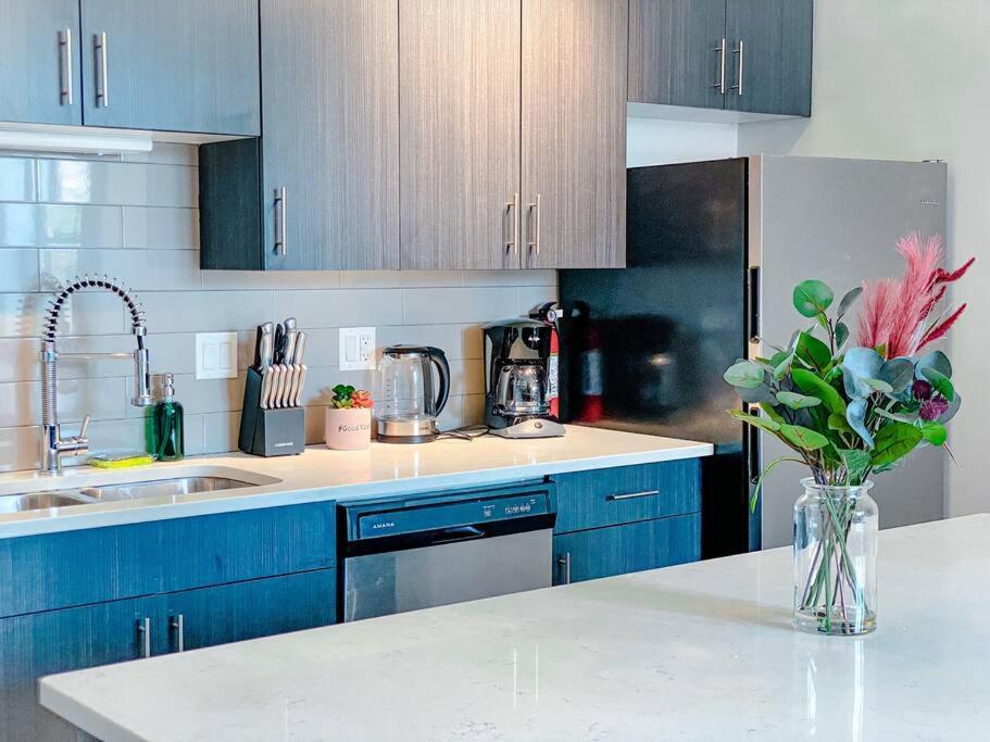 Chic & Central 3Br Oasis With Optional Parking Near Uic, Roosevelt Station & Chicago'S Top Attractions Exterior photo