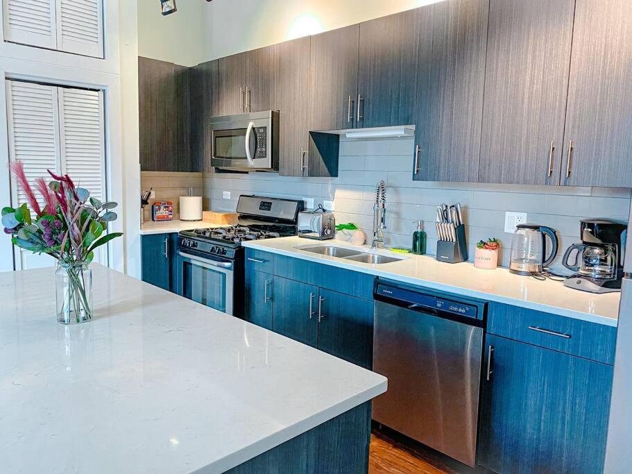 Chic & Central 3Br Oasis With Optional Parking Near Uic, Roosevelt Station & Chicago'S Top Attractions Exterior photo