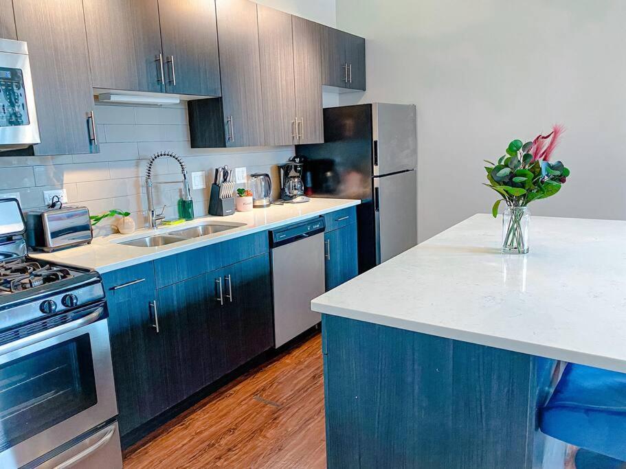 Chic & Central 3Br Oasis With Optional Parking Near Uic, Roosevelt Station & Chicago'S Top Attractions Exterior photo