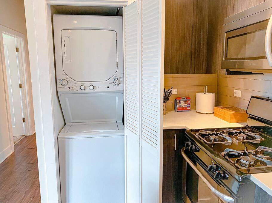 Chic & Central 3Br Oasis With Optional Parking Near Uic, Roosevelt Station & Chicago'S Top Attractions Exterior photo